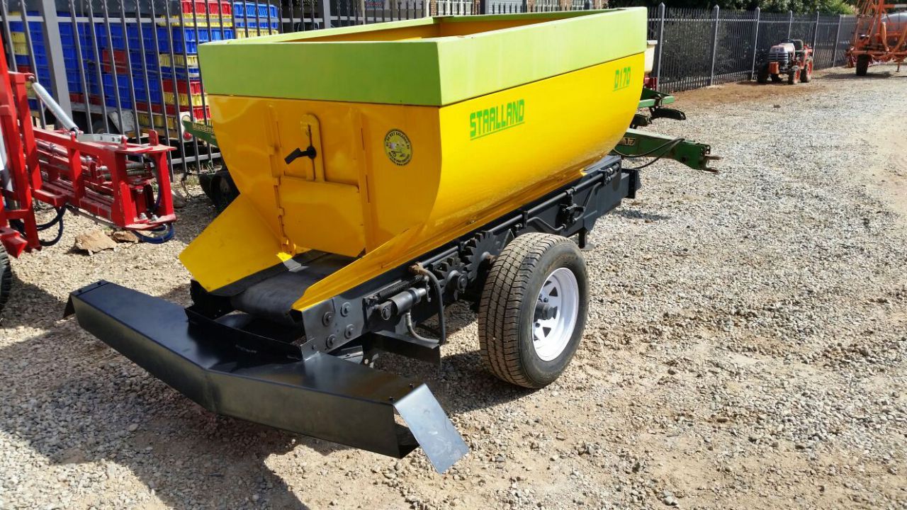 D170 LIME AND FERTILIZER SPREADER 3